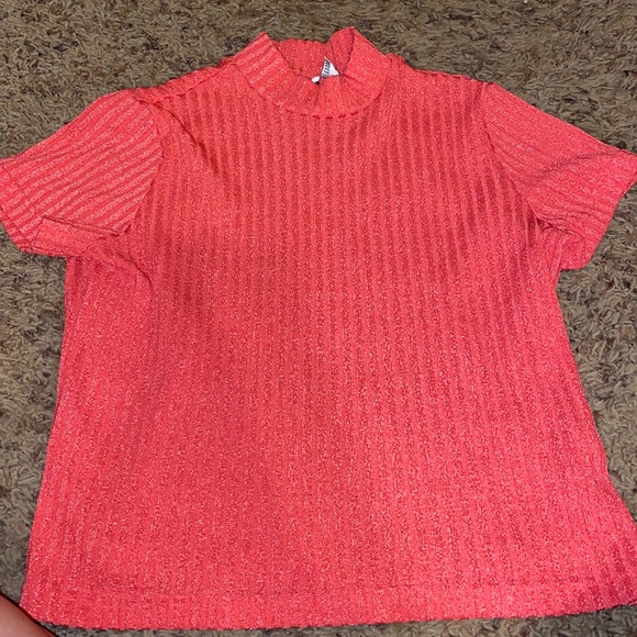 sparkly pink top, short sleeves and high neckline - Picture 1 of 3